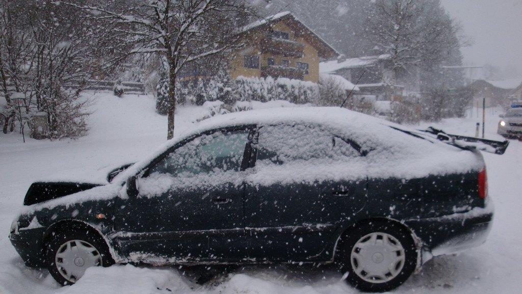 Schnee: Crash in Ebenau