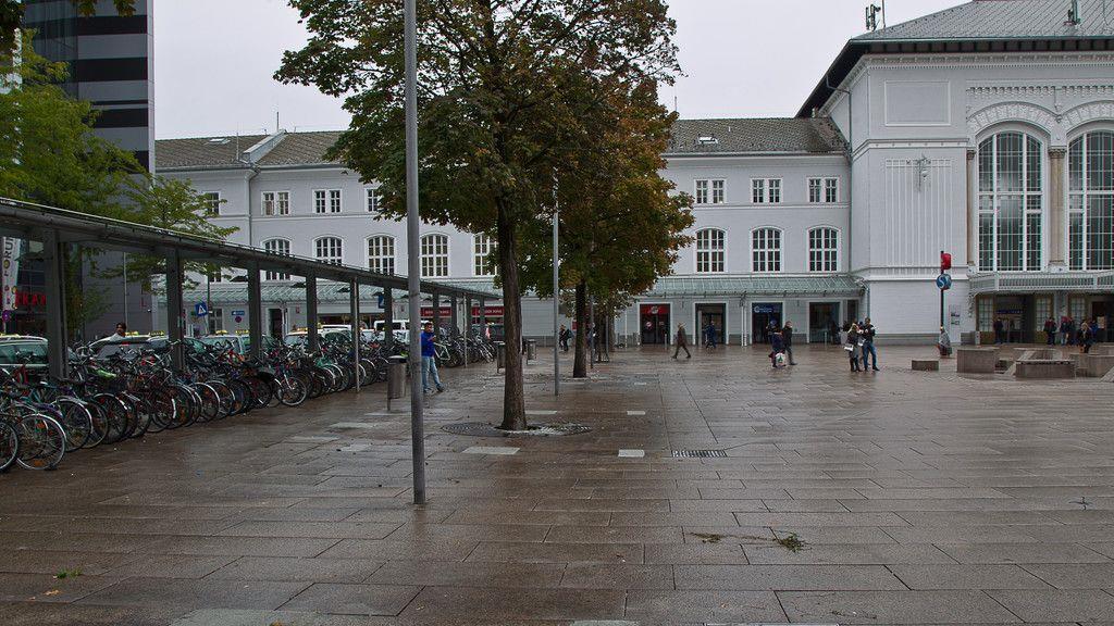 Bänke am Hauptbahnhof entfernt