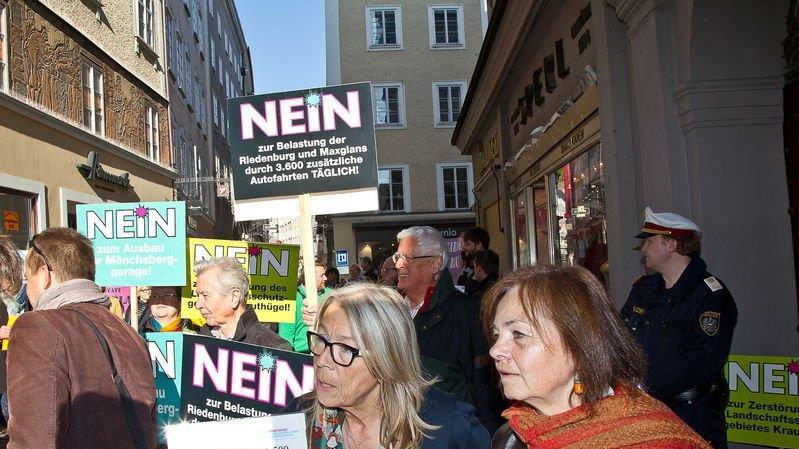 Demos vor dem Rathaus I