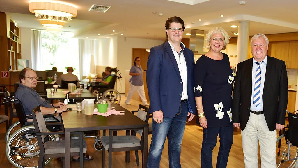 Christoph Baumgärtner, Anja Hagenauer und Ernst Hörzing in der Hausgemeinschaft Hellbrunn.