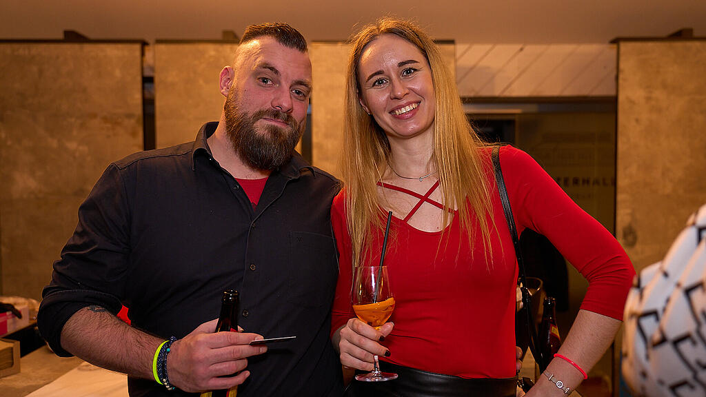 \u00dc30 DE LUXE SINGLE PARTY