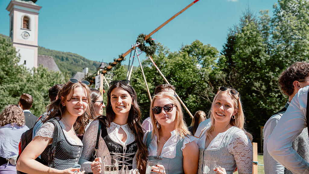 Maibaumaufstellen Aigen