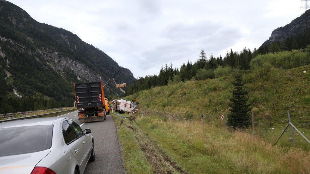 Lkw-Bergung auf A10