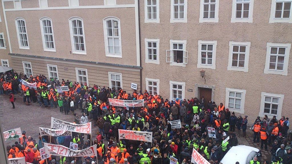 Protestmarsch zum Chiemseehof