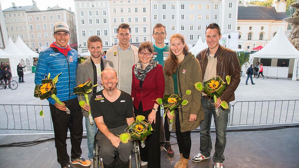 Im Bild (v.li.): Lukas Hollaus, Lupo Paischer, Thomas Geierspichler, Rene Pranz, Landesrätin Martina Berthold, Günther Matzinger, Lisa Mitterbauer und Sebastian Kuntschik.