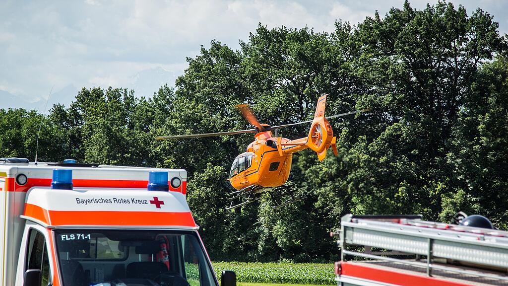 Der 60-Jährige musste per Hubschrauber in das Klinikum Traunstein eingeliefert werden.