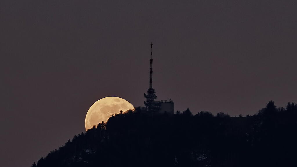 Supermond in Salzburg am 26. April 2021