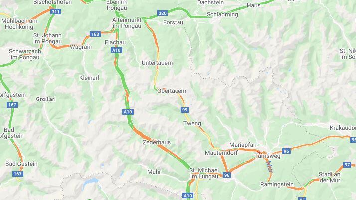 Schnee und Verkehr auf A10