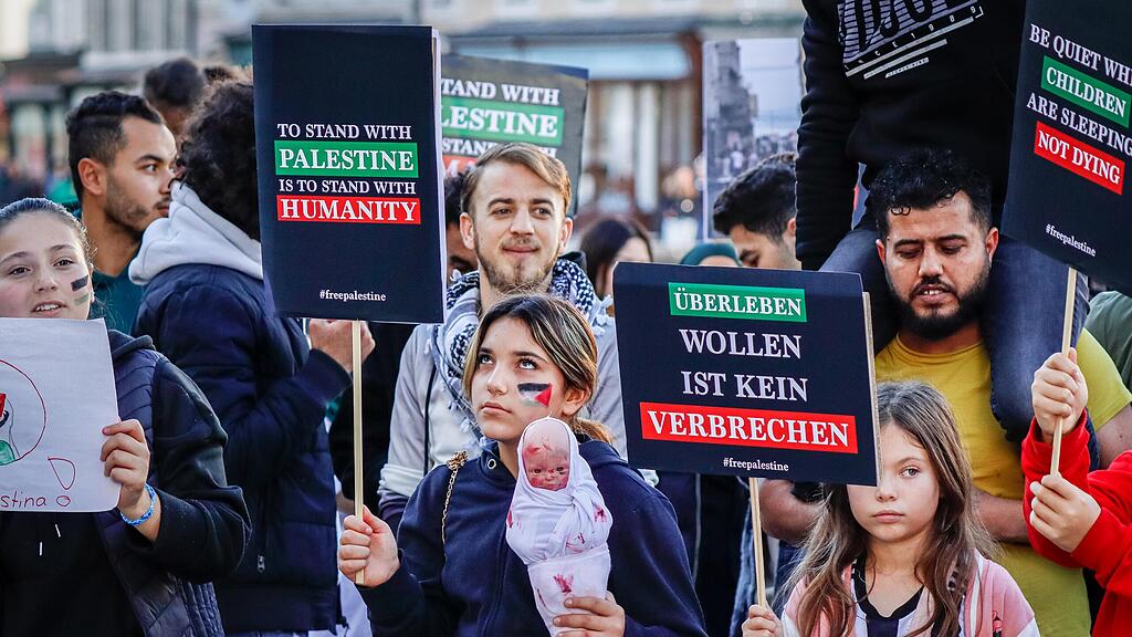 Demo in Salzburg f\u00fcr Bewohner von Gaza