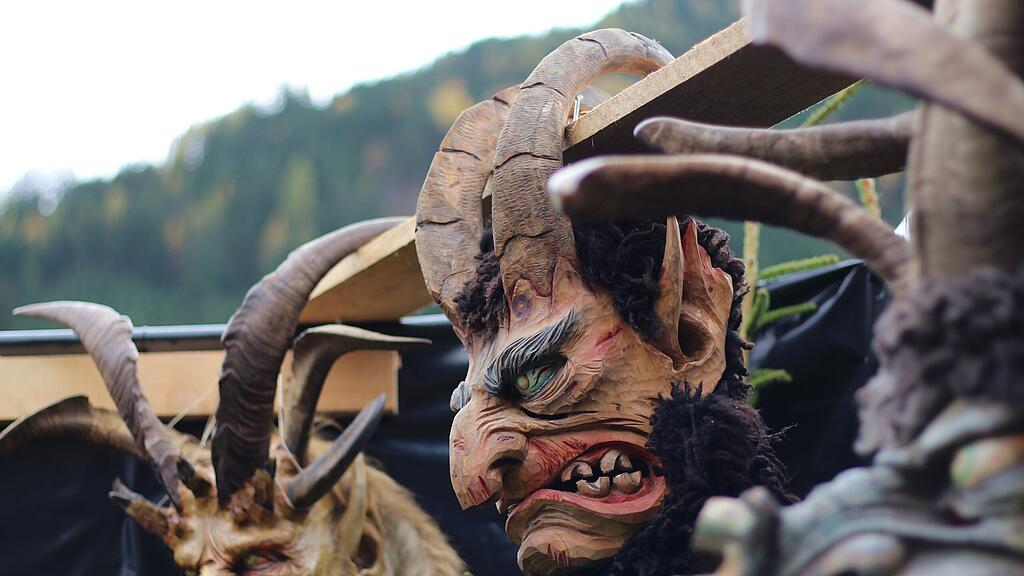 Maskenausstellung "Grossarler Gschlacht"