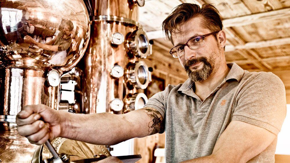 Drei Mal im Monat brennt Stephan Koudelka seinen 5020 Gin.