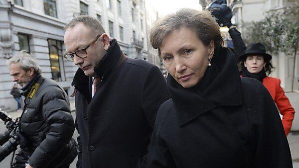 Witwe Marina Litwinenko vor dem Prozessauftakt in London