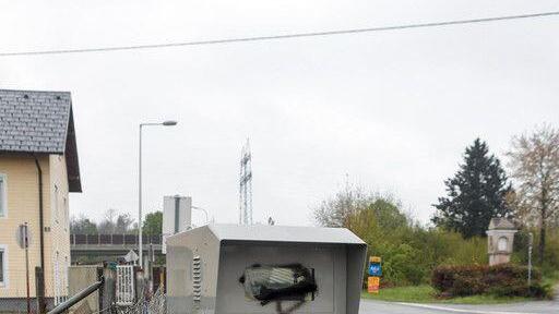 Mehrere Blitzer in Braunau beschmiert