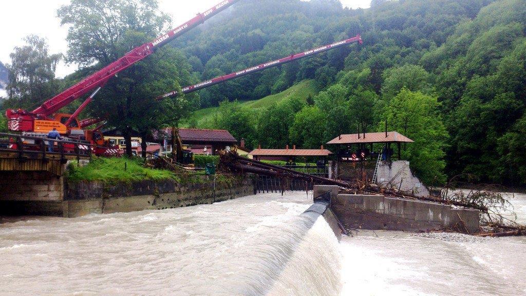 Aufräumarbeiten in Marktschellenberg