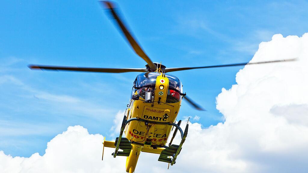 Ein Rettungshubschrauber barg das Mädchen.