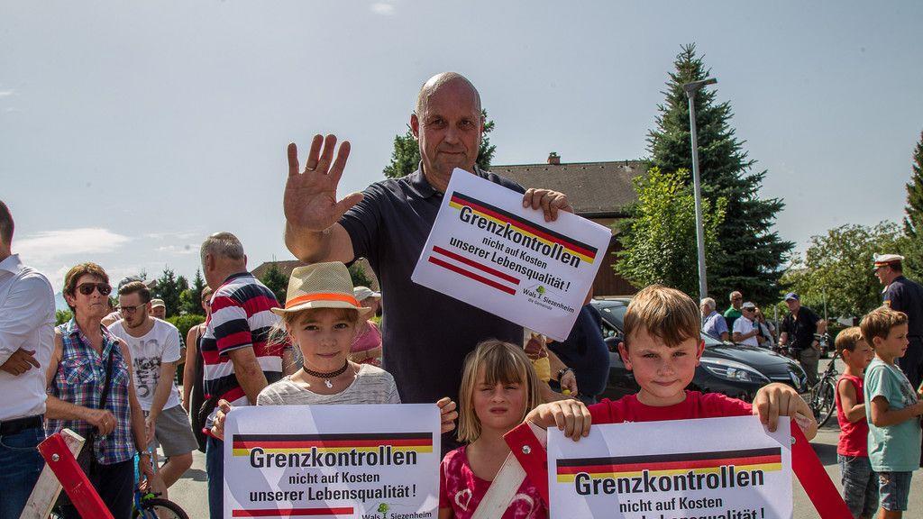 Demo gegen Stauflüchtlinge