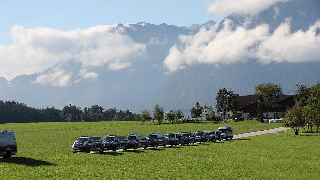 Polizeigro\u00dfeinsatz in Bad Vigaun