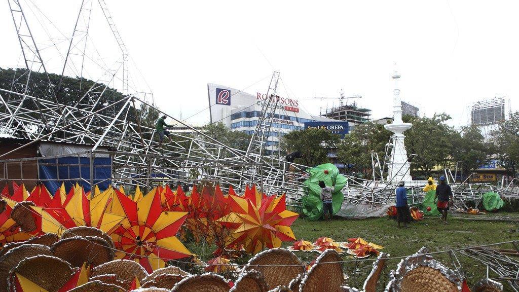 Super-Taifun Haiyan trifft Philippinen: Massenevakuierungen