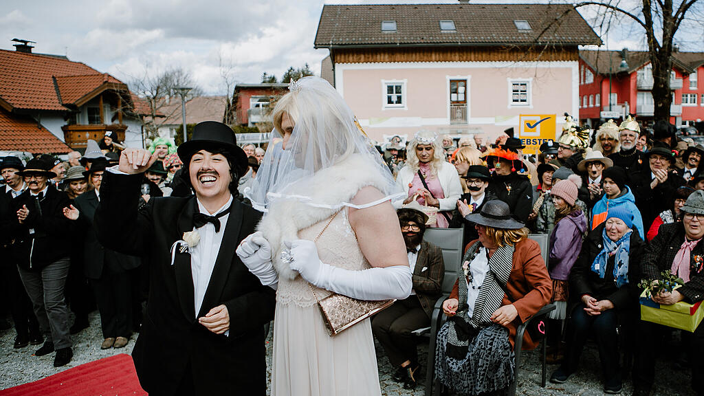 Verkehrte Hochzeit, Kirche