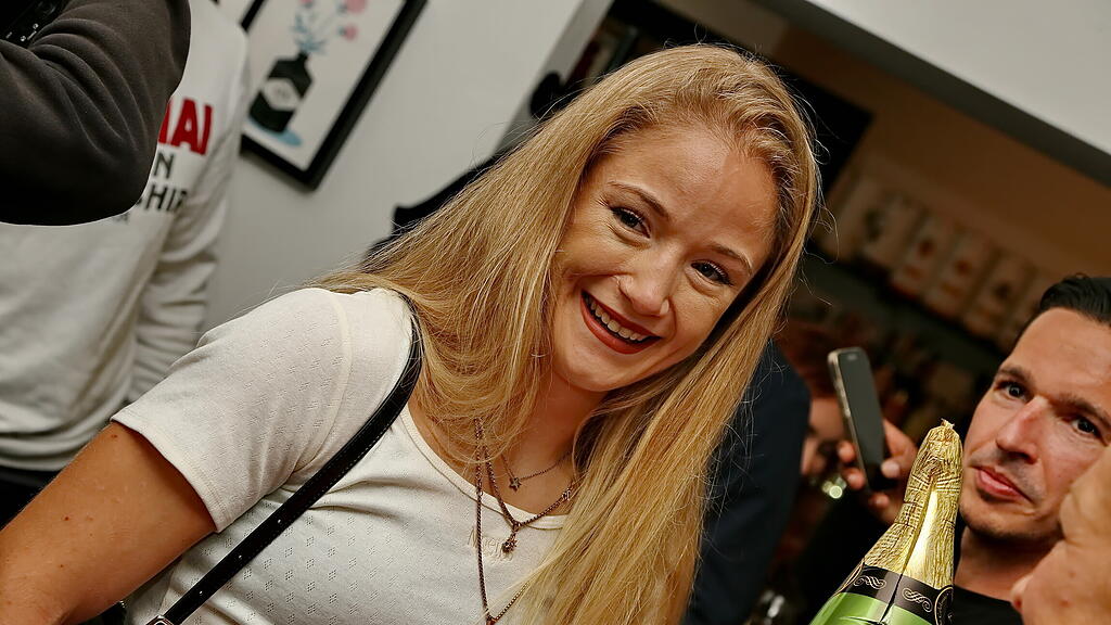 Muay Thai-Weltmeisterin Stella Hemetsberger in Salzburg empfangen