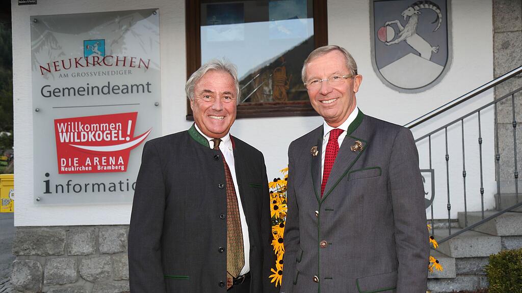 Neukirchens Bürgermeister Peter Nindl (li.) mit Landeshauptmann Wilfried Haslauer.