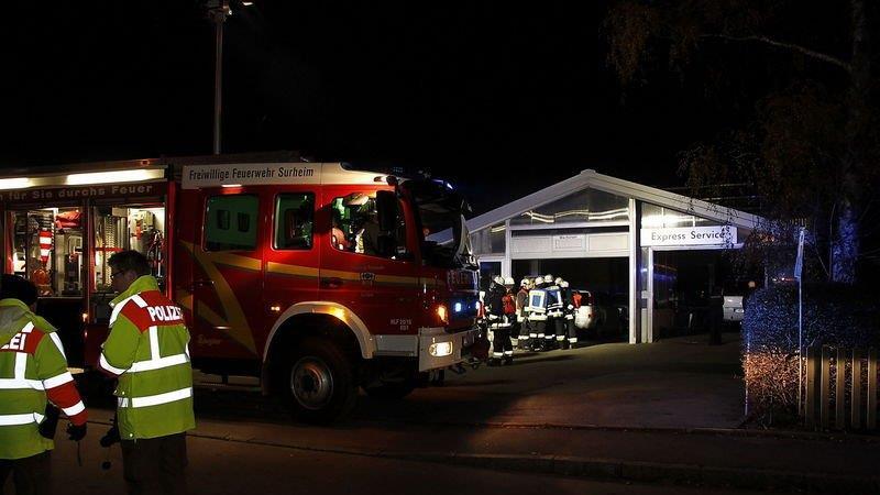 Feuerwehreinsatz in Autohaus, I