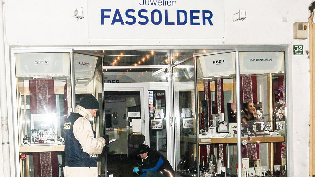 Am Tatort wurden von der Polizei Spuren sichergestellt.