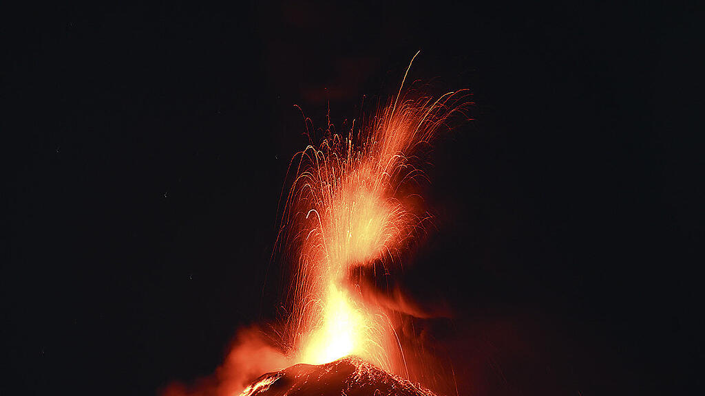 Ausbruch des Volcán de Fuego