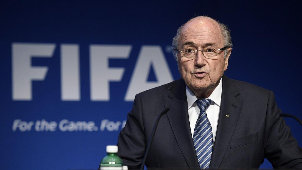 Blatter tritt zurück.