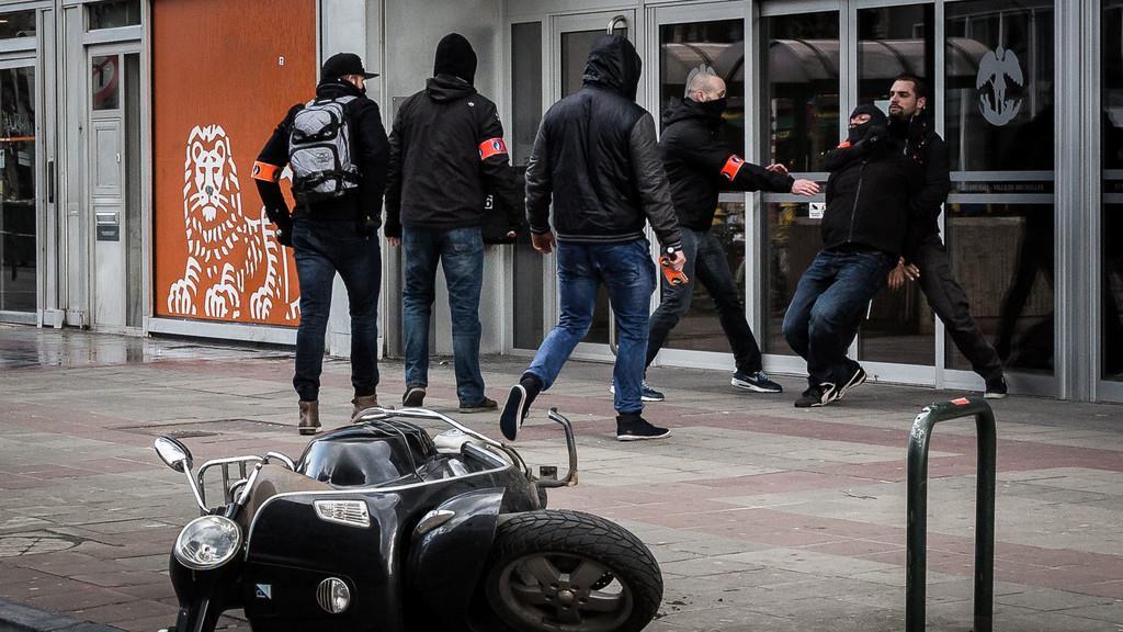 Hooligans randalieren in Brüssel