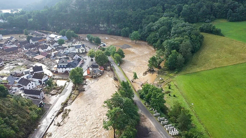 Sch\u00e4den nach Unwetter in Deutschland