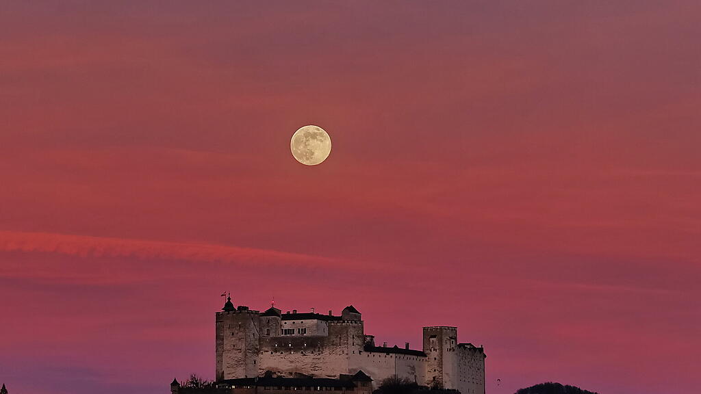 Erster Vollmond 2023 über Salzburg