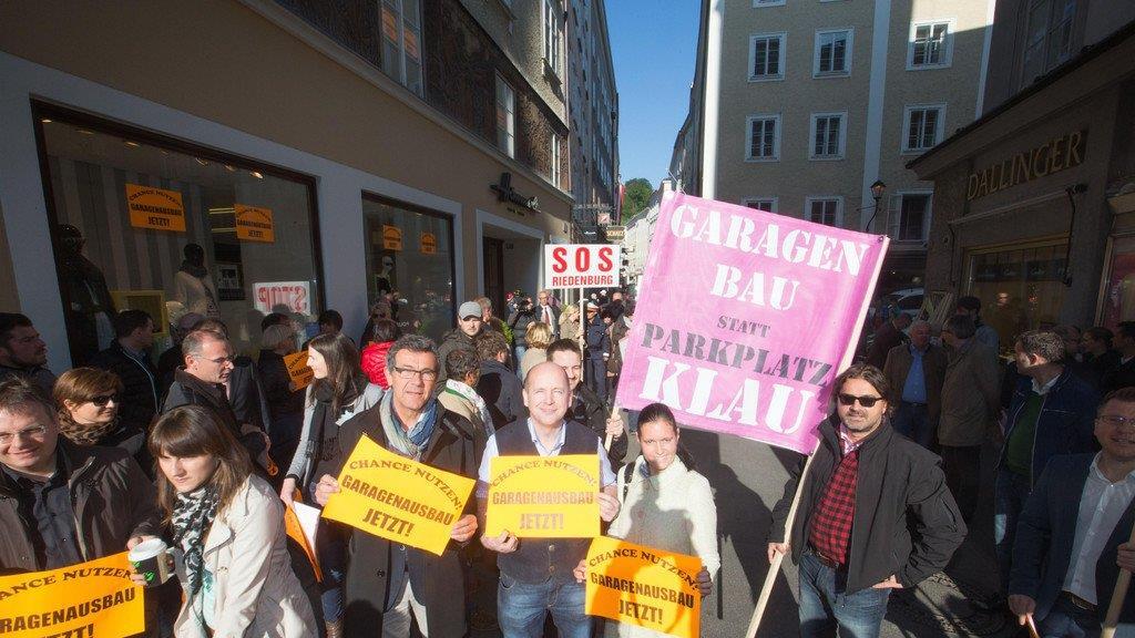 Demos vor dem Rathaus II