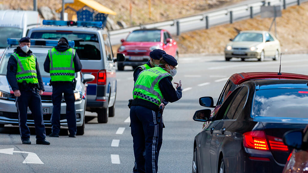 symb_polizeikontrolle symb_ausreisetest symb_ausreisebeschränkungen