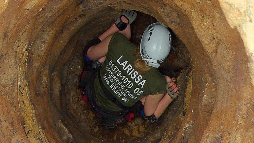 Dschungelcamp Tag 2: Larissa in der Dschungelprüfung