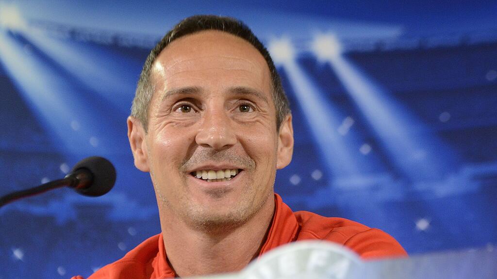 Bullen-Trainer Adi Hütter bei der Pressekonferenz Dienstagabend in Malmö.