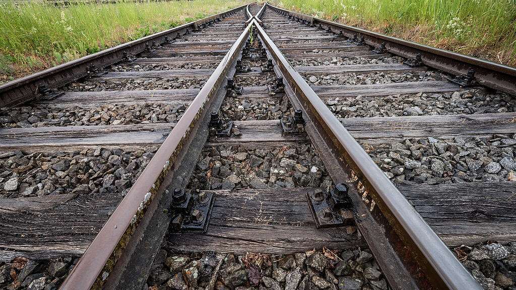 171573_Weiche_einer_Eisenbahnstrecke.jpg