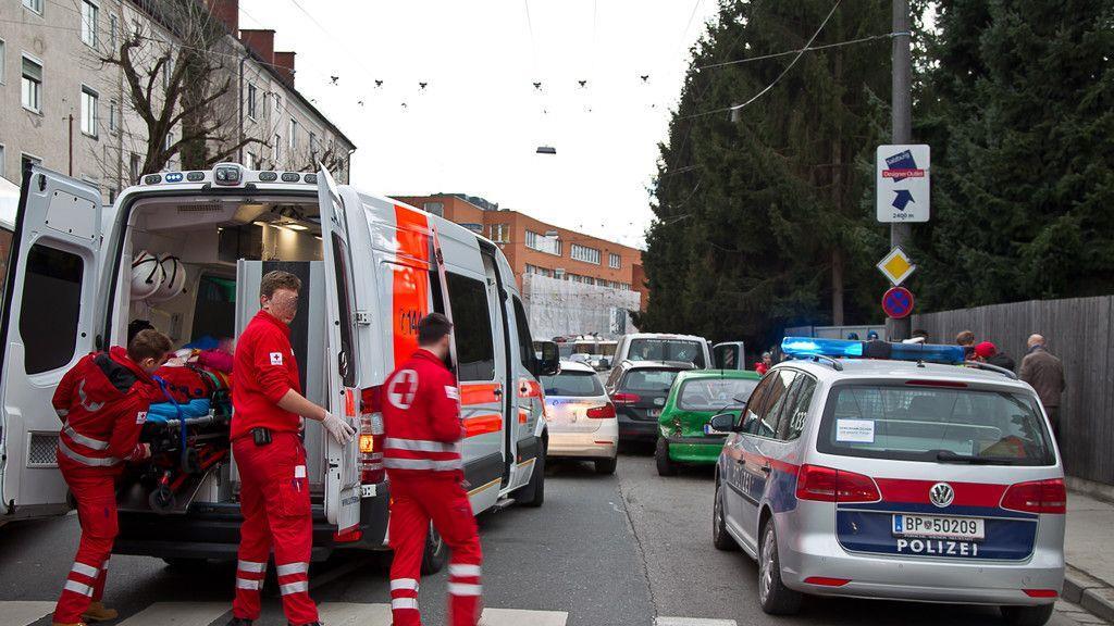 Maxglaner Hauptstraße: Vierfachcrash fordert Verletzte