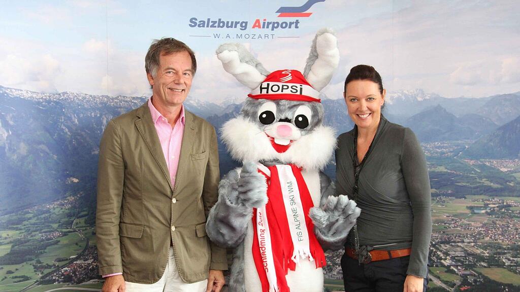 Roland Hermann, Geschäftsführer Salzburg Airport und Michaela Reichel, Marketingleiterin Ski WM Schladming 2013, präsentierten am Mittwoch gemeinsam das Programm der kommenden Ski-WM.