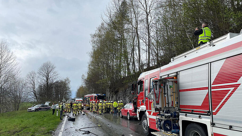 Unfall B311 zwischen Bruck und Gries