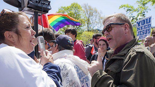Proteste Für und Wider vor dem Supreme Court