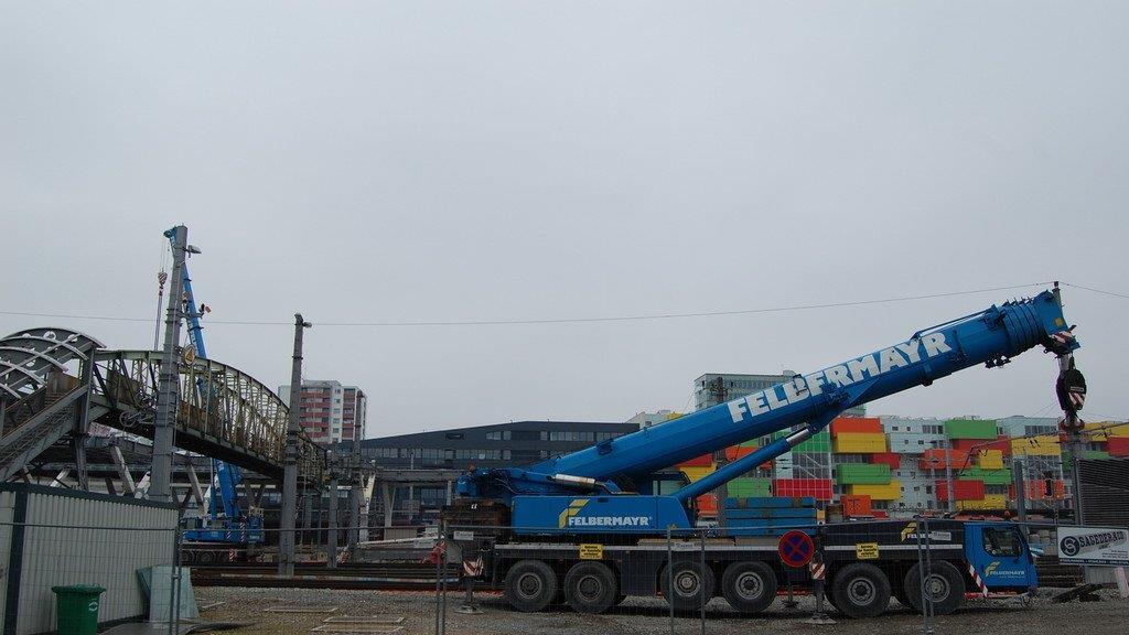Fußgängerbrücke abgetragen