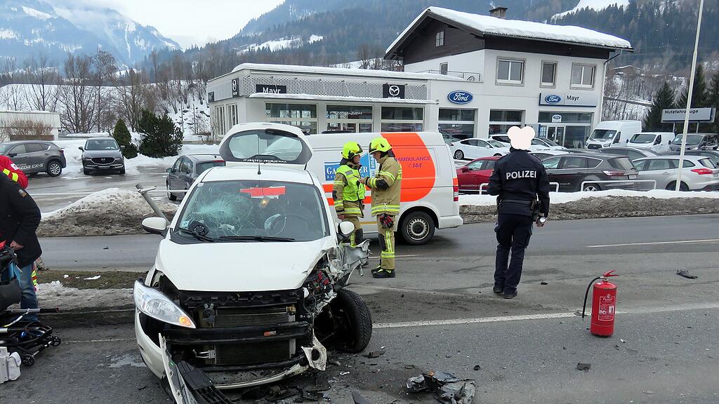 Der Unfall ereignete sich auf der Salzburgerstraße.