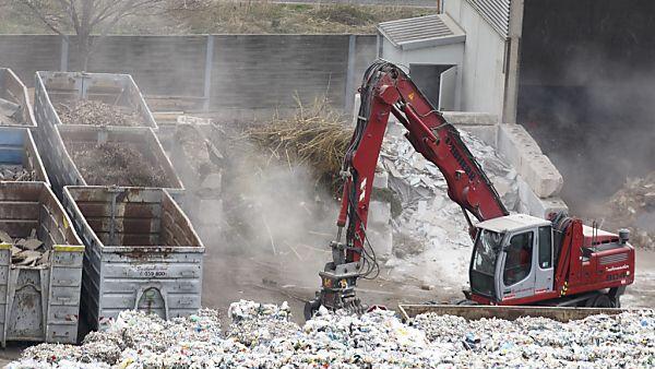 Arbeiter in der Abfallanlage entdeckten den Toten