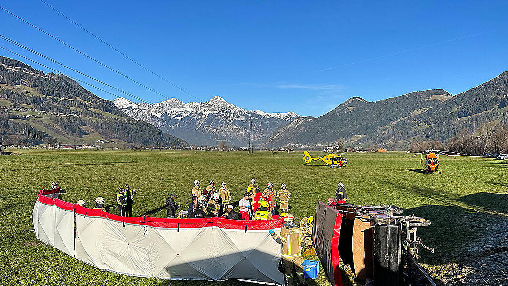 Kutsche stürzte über Böschung