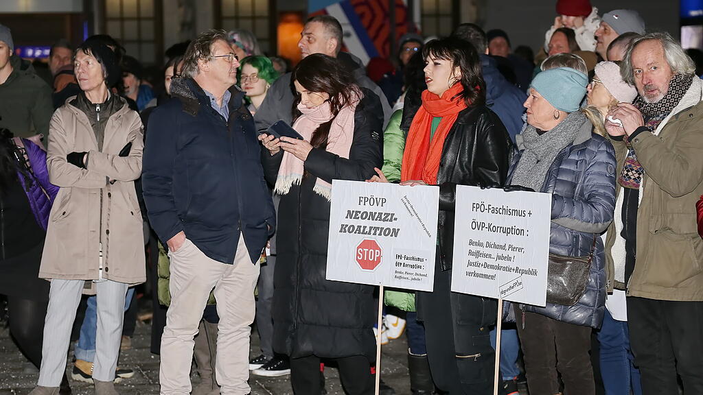 kundgebung blau-schwarz hauptbahnhof