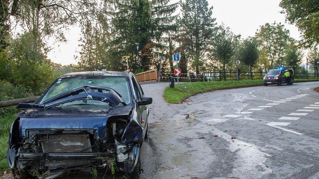 Alkolenker landet mit Pkw im Almkanal
