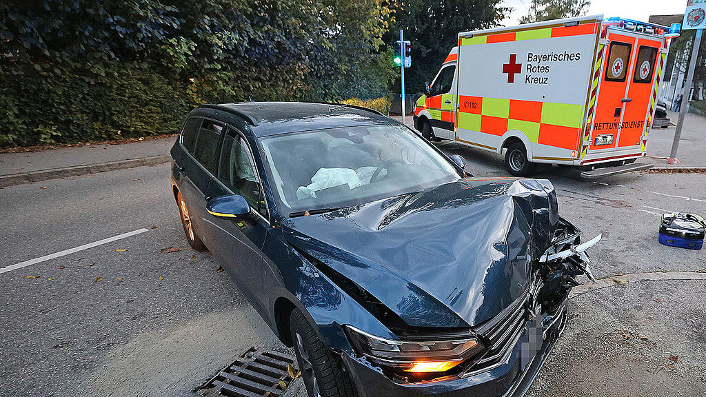 Unfall Schlepper-Auto Bayerisch Gmain