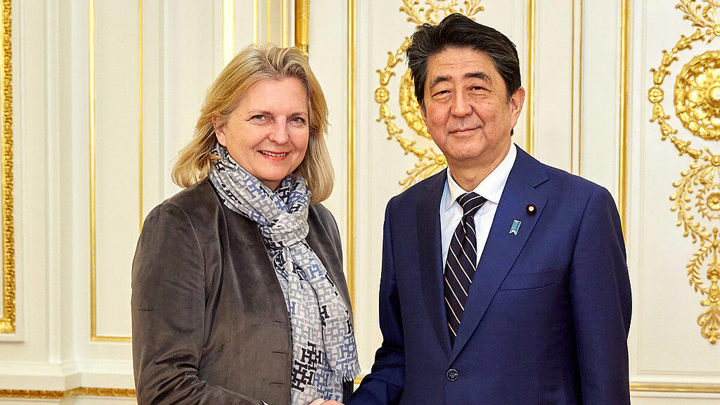Kneissl nahm auch an einem Bankett von Premier Shinzo Abe teil