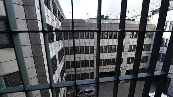 Freigänger verbringen nur die Nächte in Zellen